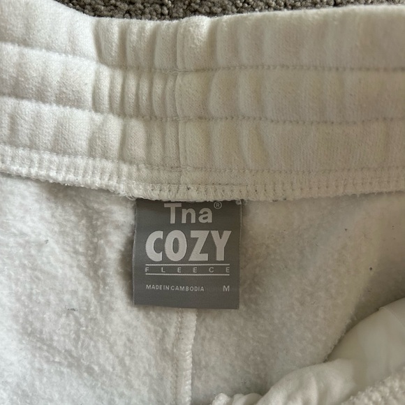 ARITZIA TNA 2” BOYFRIEND SWEATFLEECE SHORT - Picture 3 of 3